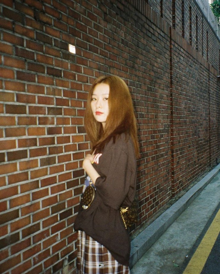 여자 아이돌들의 필카 감성 셀카 사진들 여자 아이돌들의 필카 감성 셀카 사진들