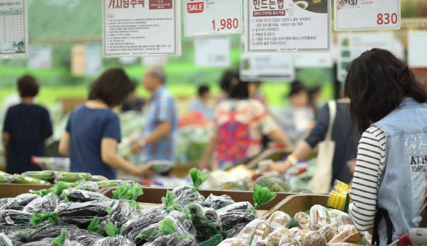  밥상물가 급등에 수도·전기요금도 꿈틀...팍팍해지는 서민살이