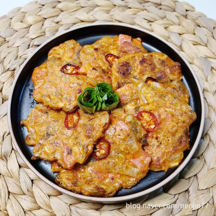 Jinny's집밥레시피 백종원김치전 만들기 비오는 날 아이와 함께 먹는 김치전 Jinny's집밥레시피 백종원김치전 만들기 비오는 날 아이와 함께 먹는 김치전