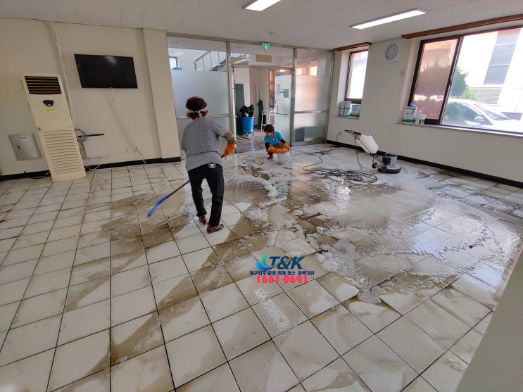  대구청소업체 논공 공장 식당 바닥청소 광택
