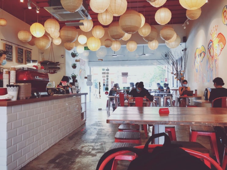 [싱가포르 일기] #81 쉬는 날 헬스장, 카페에서 카페라떼 한 잔