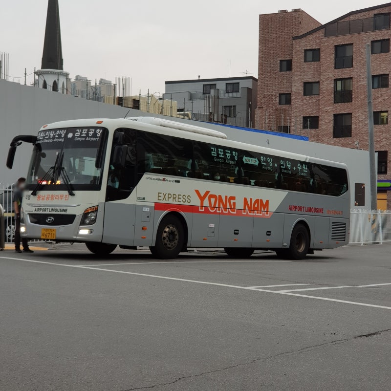 동수원 인천공항 리무진 시간표, 요금, 타는 곳, 소요시간(4000번), 예매, 예약 동수원 공항버스터미널(호텔캐슬->김포공항)시간표 : 네이버 블로그” style=”width:100%” title=”동수원 공항버스터미널(호텔캐슬->김포공항)시간표 : 네이버 블로그”><figcaption>동수원 공항버스터미널(호텔캐슬->김포공항)시간표 : 네이버 블로그</figcaption></figure>
<figure><img decoding=