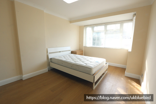 (완료)4bed end terrace house to rent(KT3)-£2,100pcm