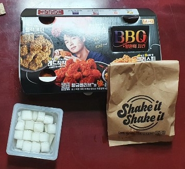  [ 내돈내산 ] BBQ 치킨 / 신메뉴 핫 황금올리브 콤보 반반 (레드 착착+황금올리브)& 고구마치즈볼