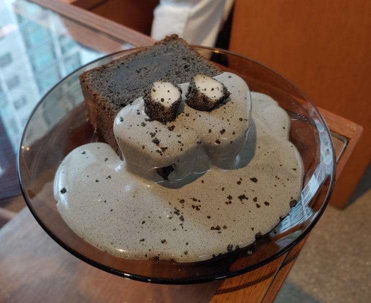  연남동 흑임자 파운드 맛집 오피스오브
