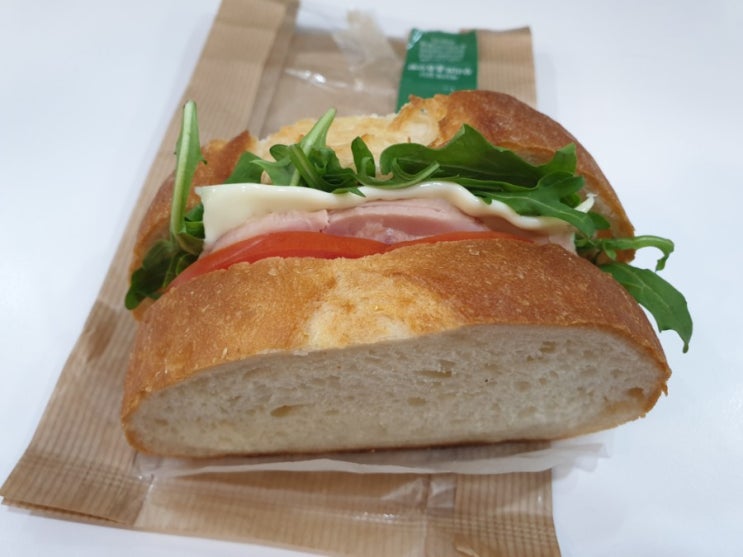  파리바게트 토종 효모빵 샌드위치 쫄깃하고 담백하니 맛있네요. 샌드위치 추천