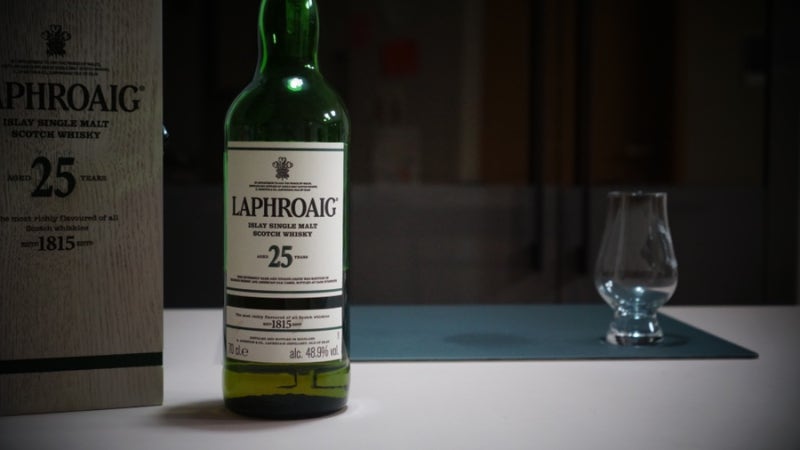 Collect#1] 위스키를 마시면 스코틀랜드에 땅을 준다고?! - 라프로익(Laphroaig) 25년 2017 리뷰 : 네이버 블로그