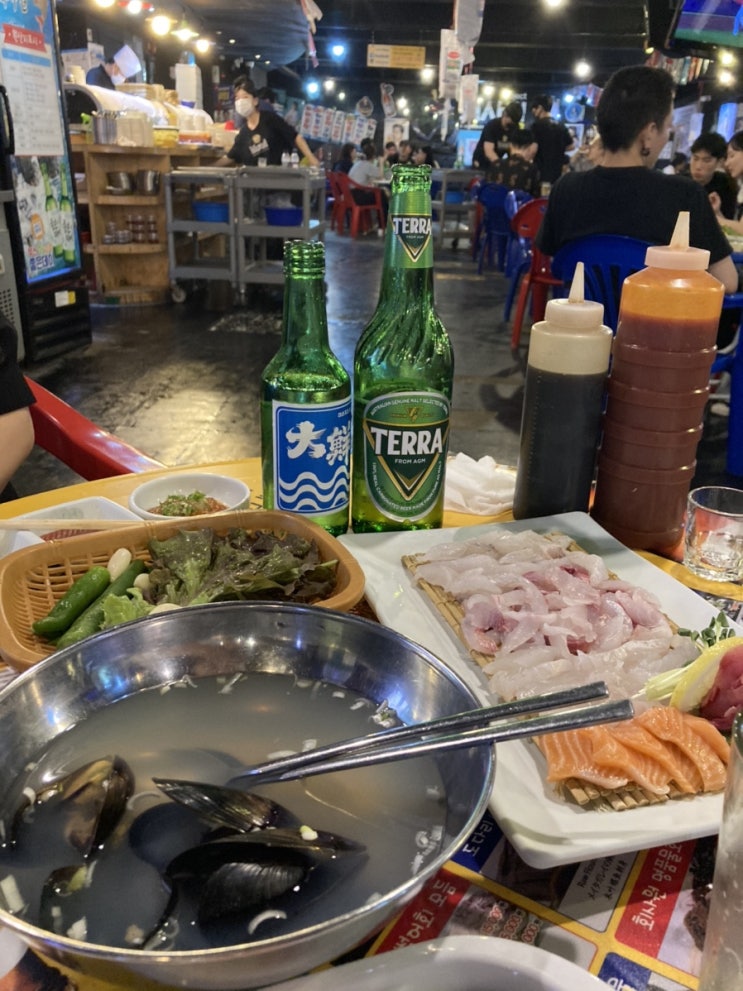  퇴근 후 소주한잔, 서면횟집 회사원