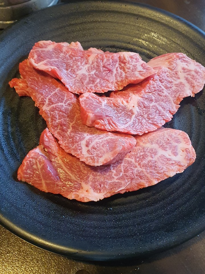  당산역 고기집 육갑식당, 숙성 소고기와 이베리코 돼지고기