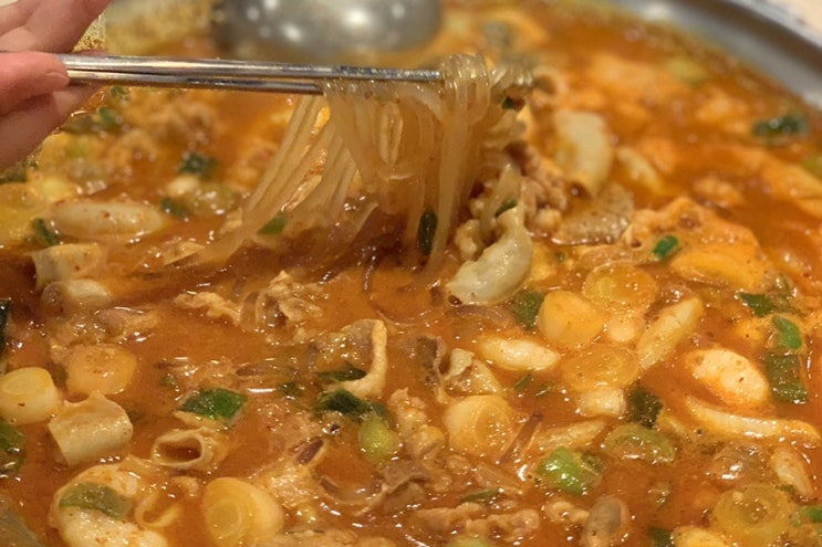 [맛집소개] 리빙파워센터 기흥점에서 식사를 하신다면 무난하게 놀부부대찌개 어떠세요? (놀부부대찌개 우곱새 우곱새 맛집)