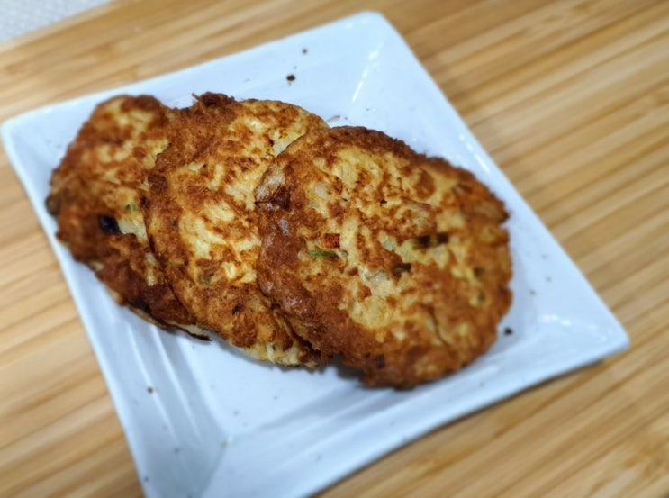  참치전레시피 참치팽이버섯전  아이들간식이나 반찬으로 활용하기 좋아요 버거나 샌드위치 패티로도 짱 좋아요 맛이없을 수 없는 맛