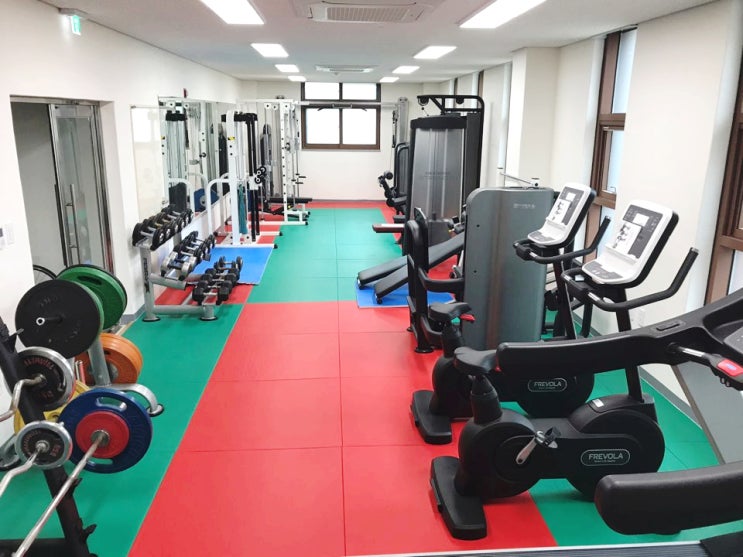  전주 풍남중학교 헬스장 - 다오코리아 안전 바닥매트 설치(헬스기구 설치)