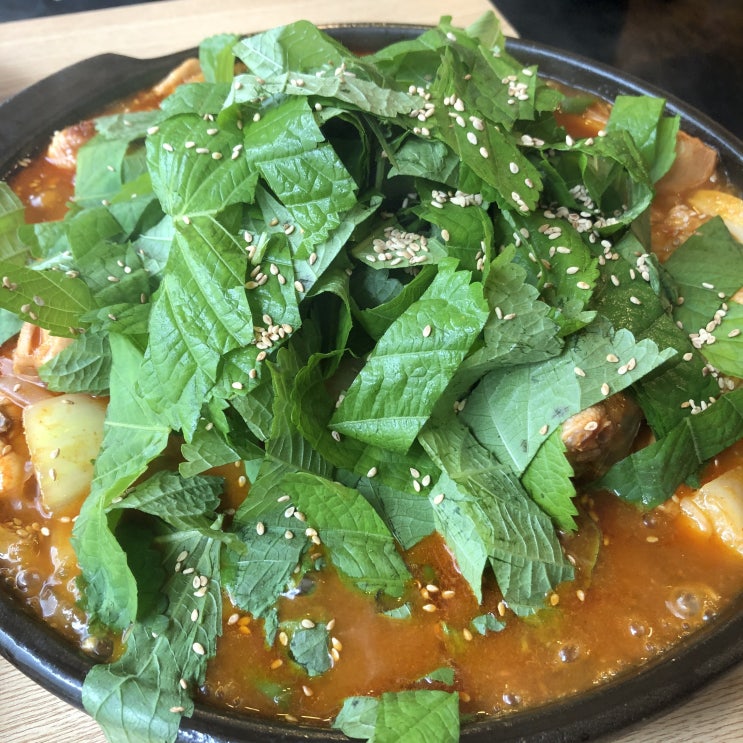  신촌역 맛집 :: 매운게 땡길 땐 대성이네 깻잎찜닭!