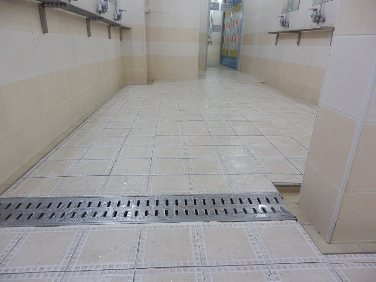 인천 서구 국민체육센터 샤워장 미끄럼방지 시공