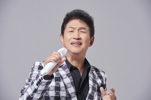  김범룡 나이 노래 부인 아내 크리스강 결혼 직업 자녀 아들 키 학력 고향 가족관계 데뷔 몸무게 빚