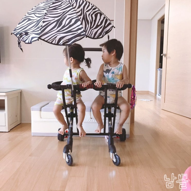  쌍둥이 연년생 2인용 트라이크 아이둘 필수템