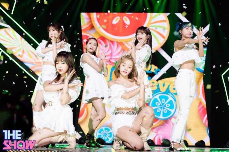 에이프릴) 올여름을 강타할 썸머송! 상큼+발랄한 프릴이들 보고 있으면 올해 더위 걱정은 끝! 더쇼에서 더위 식히고 가세요 에이프릴) 올여름을 강타할 썸머송! 상큼+발랄한 프릴이들 보고 있으면 올해 더위 걱정은 끝! 더쇼에서 더위 식히고 가세요