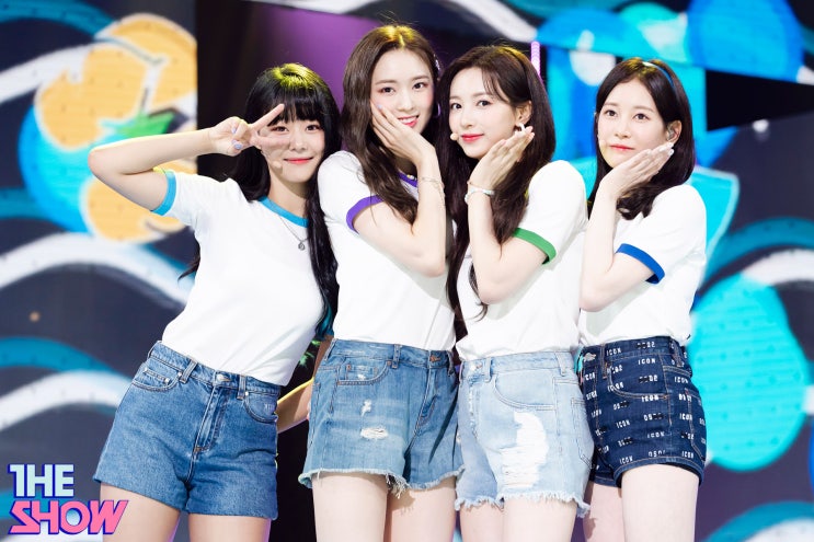 체리블렛) 트로피컬 감성을 제대로 저격한 썸머송! 모래알 반짝이는 해변을 연상케 하는 시원한 무대 체리블렛) 트로피컬 감성을 제대로 저격한 썸머송! 모래알 반짝이는 해변을 연상케 하는 시원한 무대