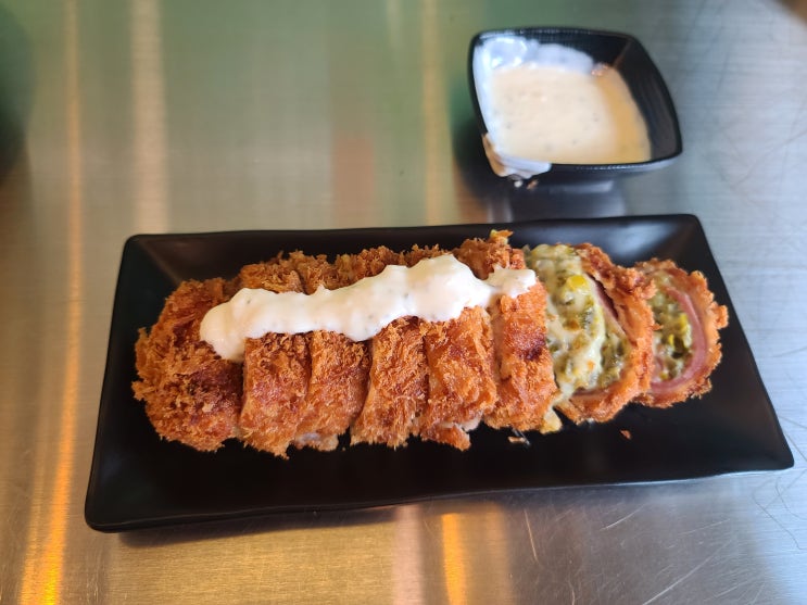  미친돈까스광명사거리할라피뇨햄크림치즈롤돈까스