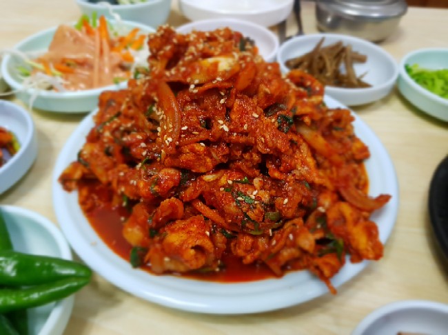  [맛집리뷰 / 천호] 먹어도 끝이 안보이는 <군산식당> 제육볶음 맛집 강동역과 천호역 사이!!