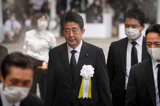 '건강 악화설' 속 병원 찾은 아베…野 "아픈거면 총리 교체를" '건강 악화설' 속 병원 찾은 아베…野 "아픈거면 총리 교체를"