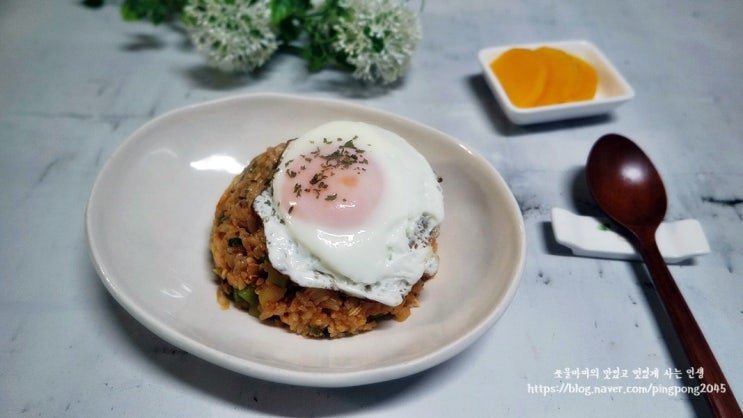  볶음밥 레시피 닭가슴살 볶음밥 매콤함이 신의 한수