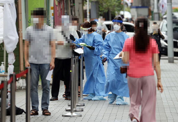 정은경의 경고 "코로나 확산 무서운 속도, 의료붕괴 올수도"