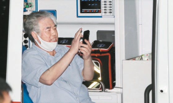  웃으며 전담병원 간 전광훈, 그는 코로나 고위험군 환자였다