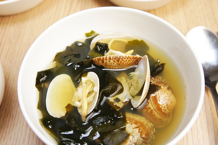  바지락 미역국 2인분 맛있게 끓이는 법