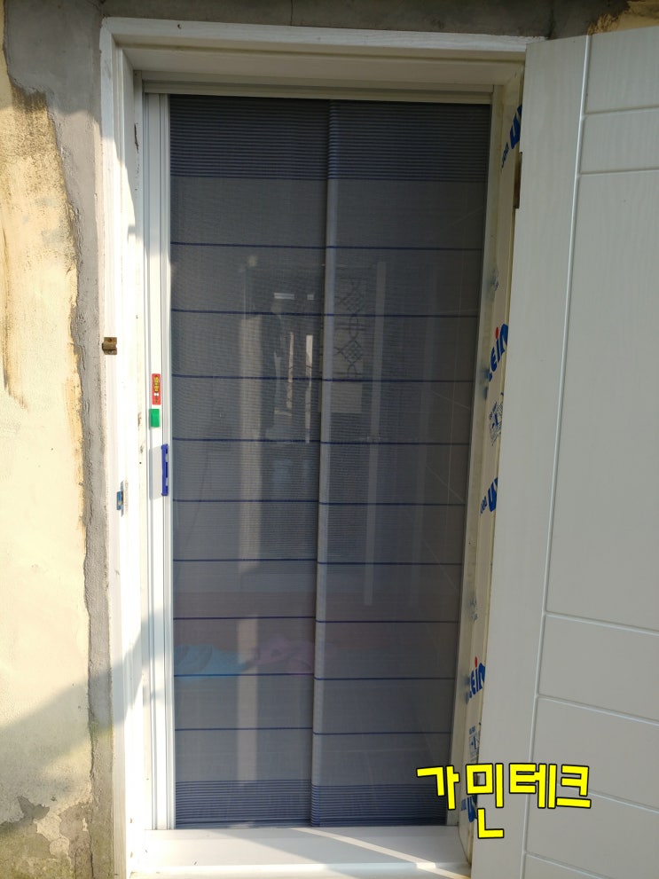  제천 두학동 단독주택 현관 롤방충망 시공기