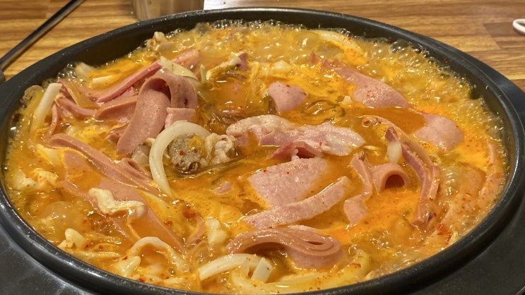 이번에는 엉클부대찌개 우삼겹 드간걸로 즐겼다 이번에는 엉클부대찌개 우삼겹 드간걸로 즐겼다