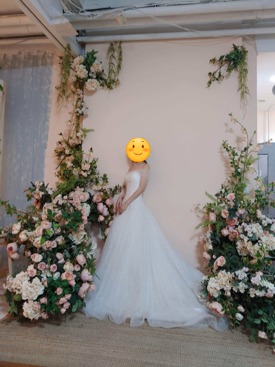  웨딩촬영: '메리드스튜디오' 핑크 꽃배경씬(신부단독)