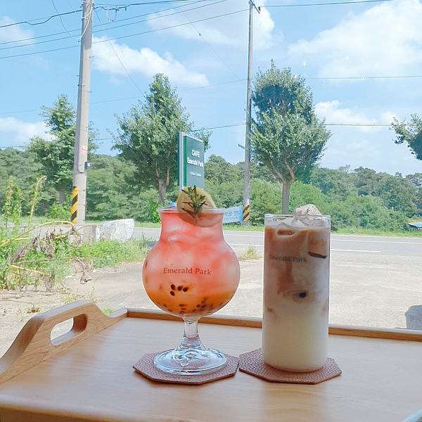 평택팽성카페 / 창으로 보이는 하늘보며 즐기는 크로플과 커피즐기러 가요 "애메랄드파크" 평택팽성카페 / 창으로 보이는 하늘보며 즐기는 크로플과 커피즐기러 가요 "애메랄드파크"