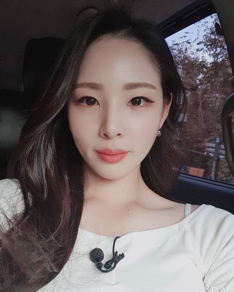  신수지, 흠 잡을 데 없는 무결점 미모 “더운 날 야외촬영” [셀럽샷]