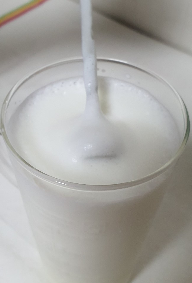 우유 데우기, 스타벅스 밀크포머로 밀크폼 만들기 (feat. 우유 하얀막 지방, 단백질)