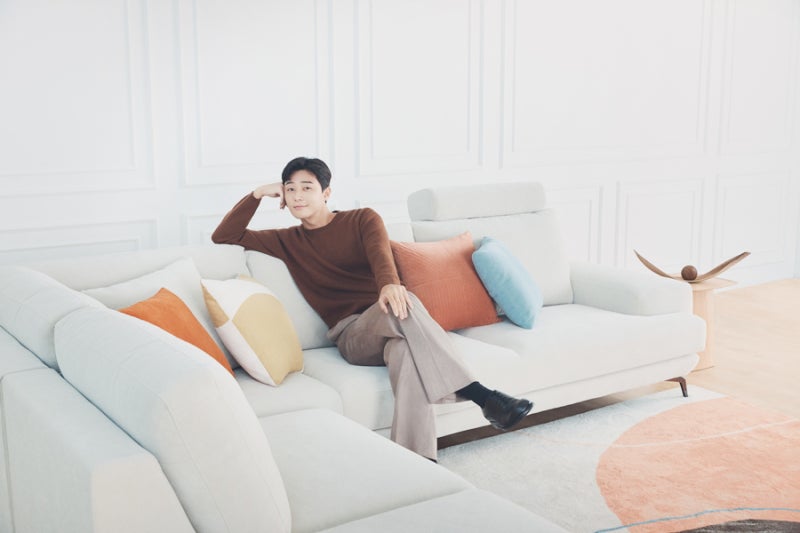Essa, the Park Seo-joon Sofa! I Want It Even More Because It's an Eco-friendly Premium Fabric Sofa!