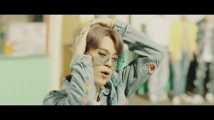  BTS (방탄소년단) '다이너마이트 (Dynamite)' 뮤직비디오 속 지민 패션 : 지민 선글라스 / RM 선글라스 / BTS 패션 / 아이돌 패션