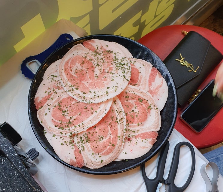  [ 익산 모현동 ] 저온숙성 후 급냉한 냉동 삼겹 맛집 / 꽃돼지