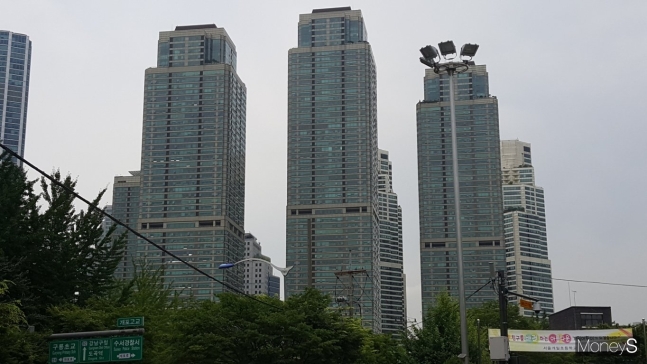 학군이 뭐길래…여학생 9명이 방 3칸에 '은마아파트 테트리스 월세'