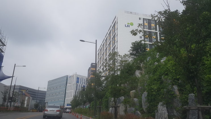  판교 창조경제밸리내 기업지원허브의 스타트업사무실들 입주영향?