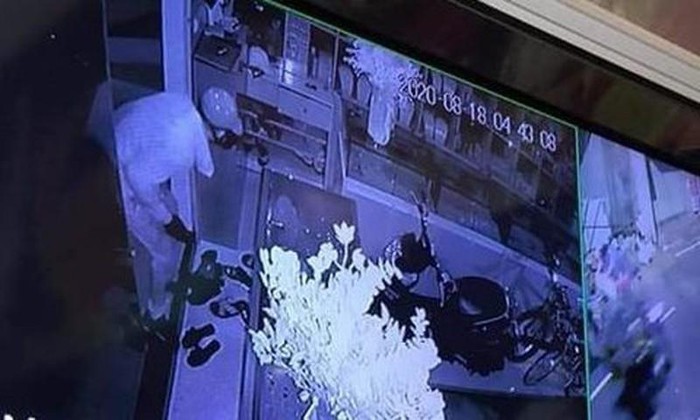  코로나 복장이 절도범들에게는 호기, 싯가 130억동 골드바 털어