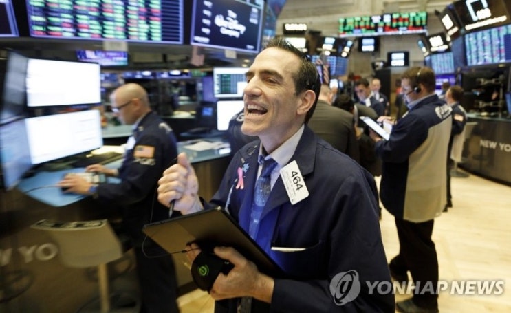 미국 증시, 나스닥 또 사상 최고치…테슬라 2,000달러 돌파 미국 증시, 나스닥 또 사상 최고치…테슬라 2,000달러 돌파