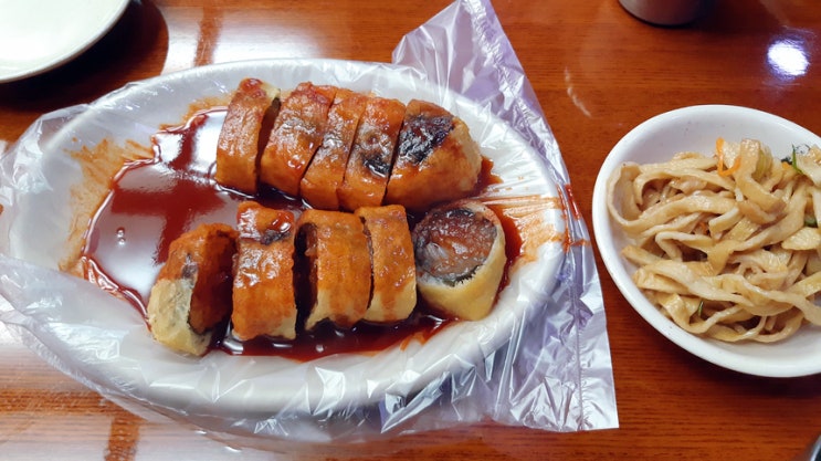 오늘의 런치 '명동 할머니국수 명동본점' 시그니처메뉴 김말이튀김과 할머니국수