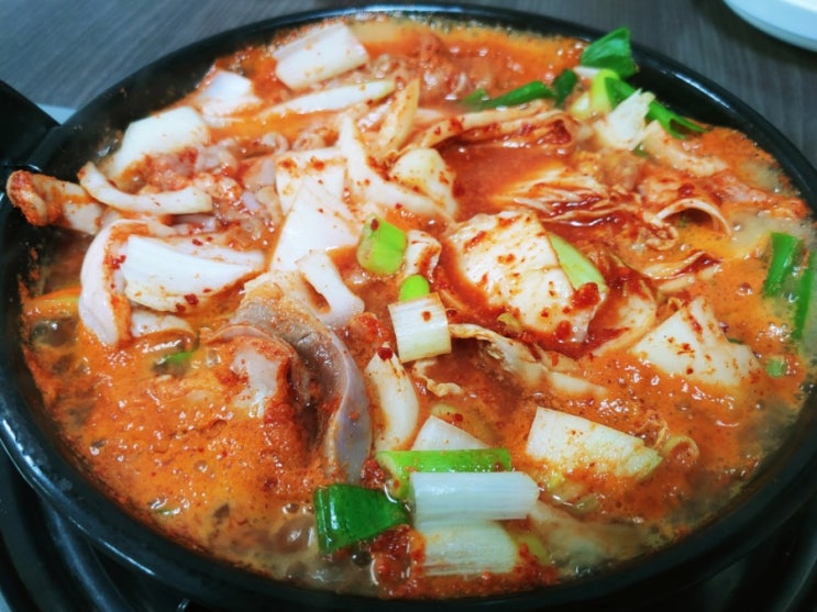 선산곱창 반야월점_ 김치곱창전골의 칼칼한맛