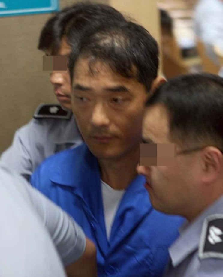 신창원 출소일 죄목 근황 티셔츠 석방 죄명 탈옥 살인 영화 동거녀 탈모 직업 가족관계 나이 키 학력 고향 몸무게 혈액형 부모 신창원 출소일 죄목 근황 티셔츠 석방 죄명 탈옥 살인 영화 동거녀 탈모 직업 가족관계 나이 키 학력 고향 몸무게 혈액형 부모