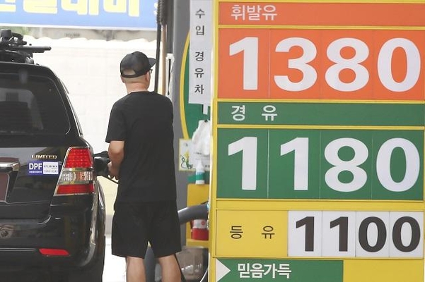 휘발유 가격 4주째 보합세…서울만 평균 1400원대 기록 휘발유 가격 4주째 보합세…서울만 평균 1400원대 기록