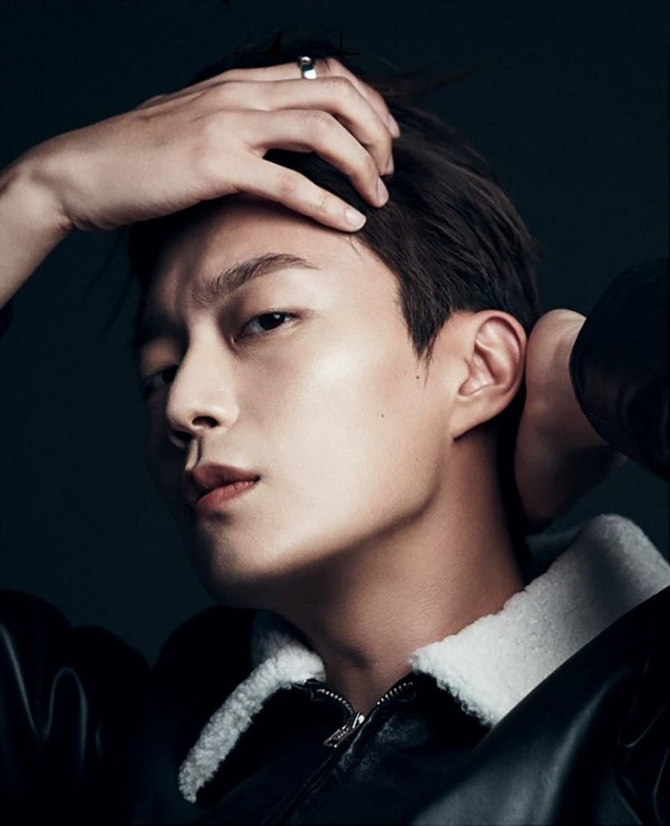 윤두준 화보와 평소 모습의 차이 윤두준 화보와 평소 모습의 차이