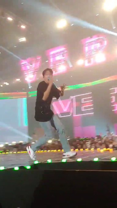  물 뿌리다 물병까지 던진 세븐틴 도겸