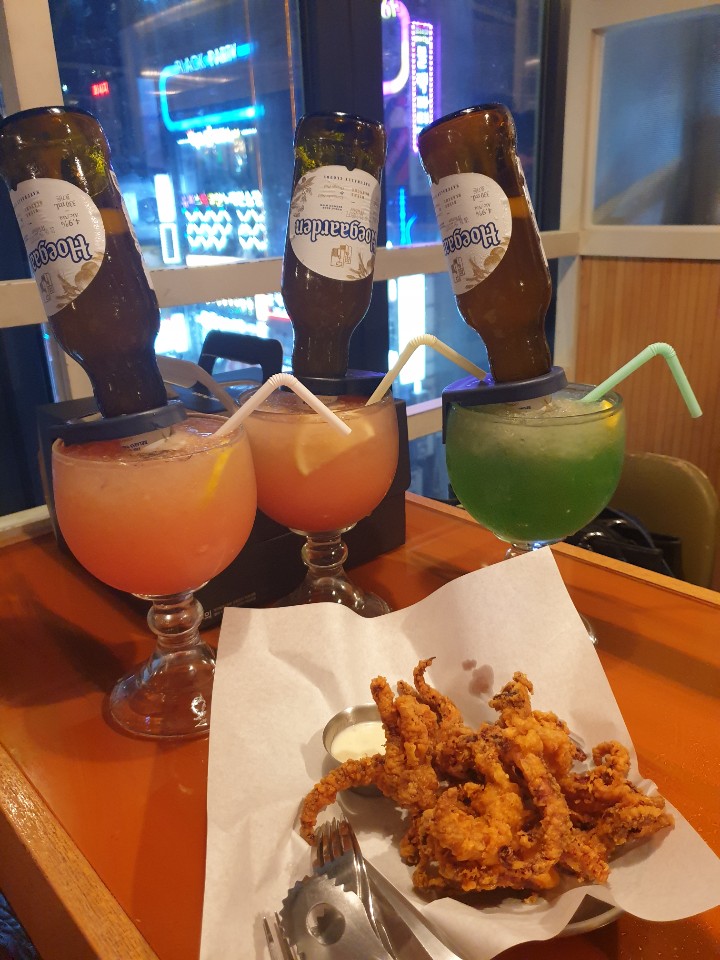  애기들이 가기좋은 청춘싸롱 강남점에서 맥주칵테일