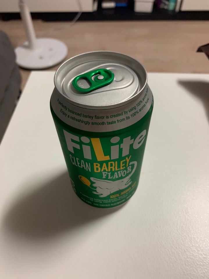  무더운 여름,  시원한 필라이트 맥주와 함께 !